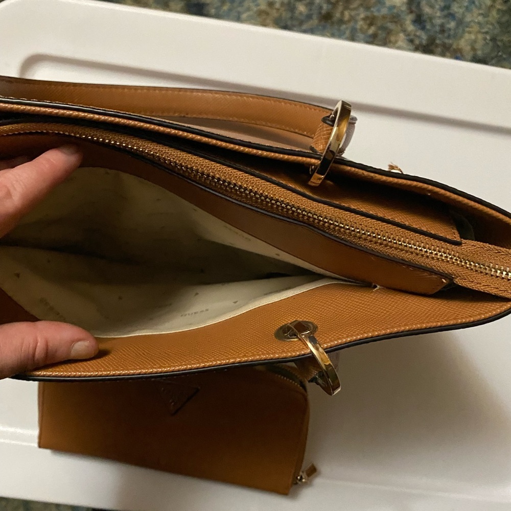 Guess Bag And Matching Wallet Slightly Used Paid … - image 5